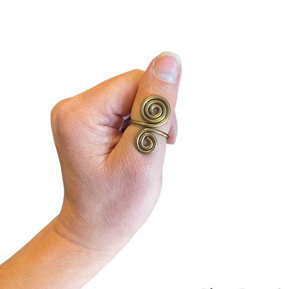 Spiral Adjustable Ring - Picture 7 of 9
